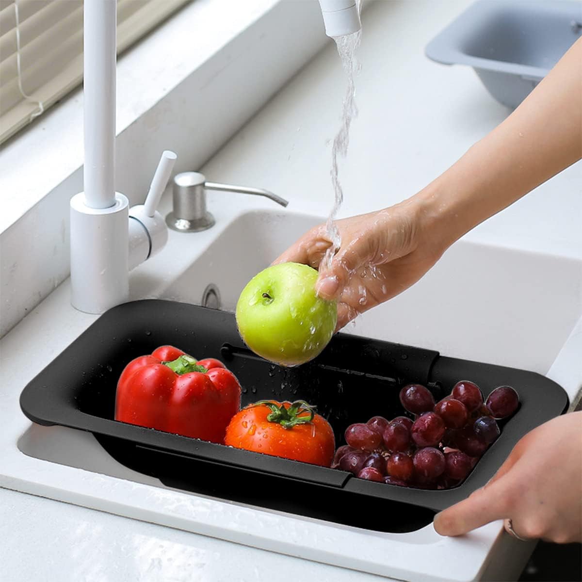 Collapsible Sink Colanders and Strainers Basket Extendable Plastic Fruit Vegetable Strainer Drainer Basket for Kitchen (Length 13.6 inch-18.7 inch) (Black) 6 * 10