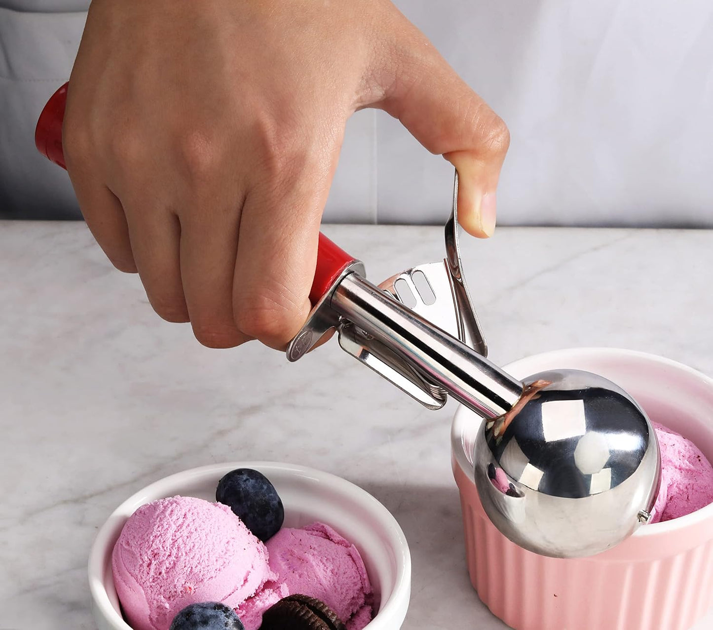 New Star Foodservice 34868 Commercial-Grade Thumb Press Food Disher/Ice Cream Scoop, 18/8 Stainless Steel, 1.75 oz, Size 24, Red